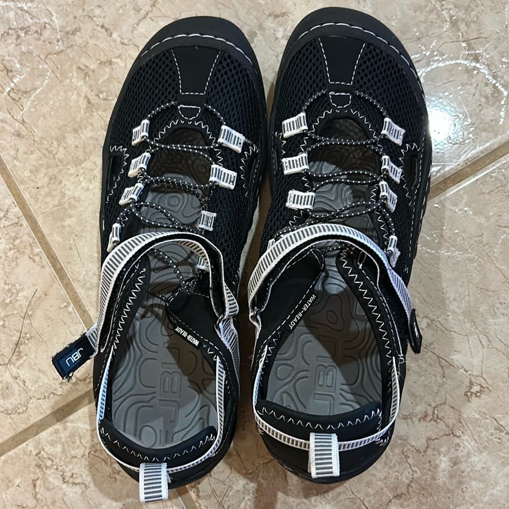 JBU water-ready shoes size 8.5